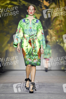 I' VR Isabel Vollrath Fashion Show auf der Berlin Fashion Week Spring/Summer 2022