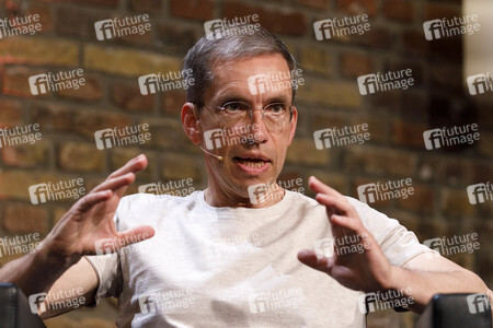 Jens Söring und Richard David Precht auf der phil.cologne 2021 in Köln