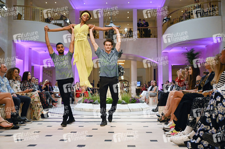 Anja Gockel Fashion Show auf der Berlin Fashion Week Spring/Summer 2022