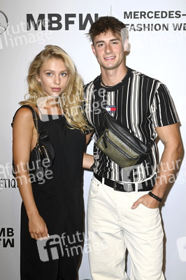 Rebekka Ruetz Fashion Show auf der Berlin Fashion Week Spring/Summer 2022