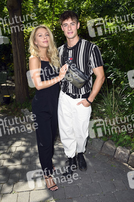 Rebekka Ruetz Fashion Show auf der Berlin Fashion Week Spring/Summer 2022