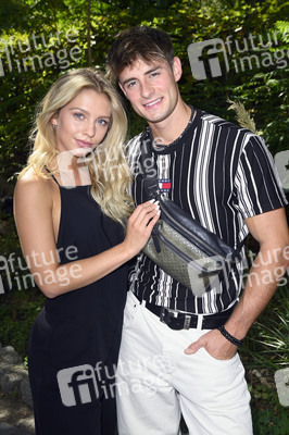 Rebekka Ruetz Fashion Show auf der Berlin Fashion Week Spring/Summer 2022
