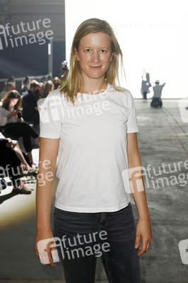 Rebekka Ruetz Fashion Show auf der Berlin Fashion Week Spring/Summer 2022