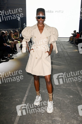 Rebekka Ruetz Fashion Show auf der Berlin Fashion Week Spring/Summer 2022