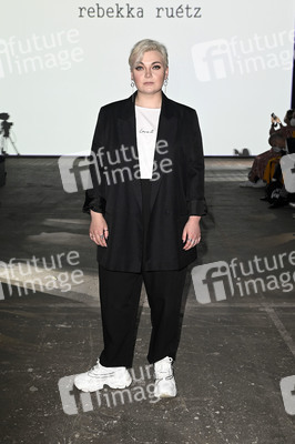 Rebekka Ruetz Fashion Show auf der Berlin Fashion Week Spring/Summer 2022