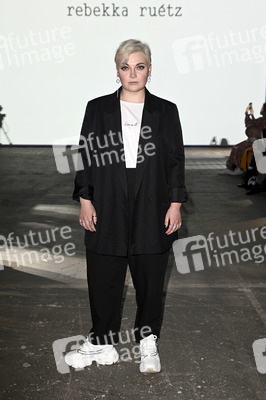 Rebekka Ruetz Fashion Show auf der Berlin Fashion Week Spring/Summer 2022