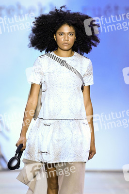 Rebekka Ruetz Fashion Show auf der Berlin Fashion Week Spring/Summer 2022