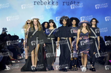 Rebekka Ruetz Fashion Show auf der Berlin Fashion Week Spring/Summer 2022