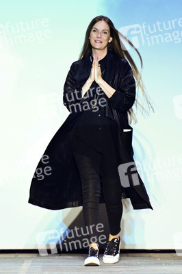 Rebekka Ruetz Fashion Show auf der Berlin Fashion Week Spring/Summer 2022