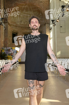 Marcel Ostertag Fashion Show auf der Berlin Fashion Week Spring/Summer 2022