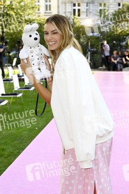 Marcel Ostertag Fashion Show auf der Berlin Fashion Week Spring/Summer 2022