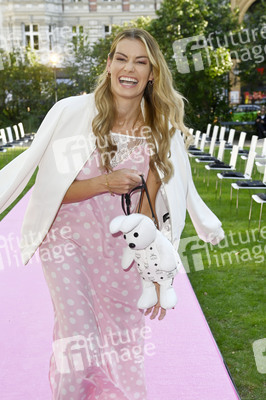 Marcel Ostertag Fashion Show auf der Berlin Fashion Week Spring/Summer 2022