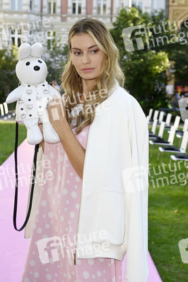 Marcel Ostertag Fashion Show auf der Berlin Fashion Week Spring/Summer 2022