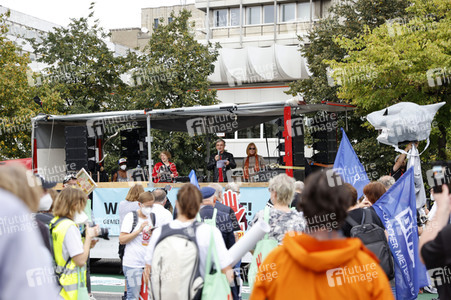 Demo für Mietenstopp und Mietendeckel in Berlin