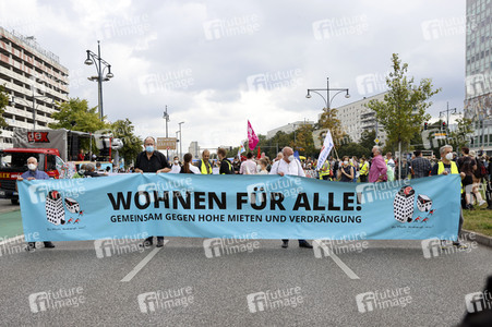 Demo für Mietenstopp und Mietendeckel in Berlin