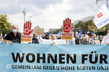 Demo für Mietenstopp und Mietendeckel in Berlin