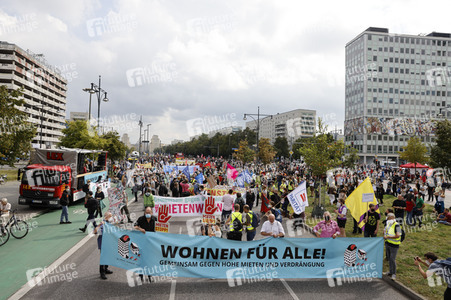 Demo für Mietenstopp und Mietendeckel in Berlin