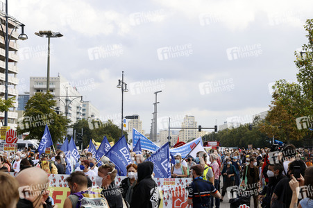 Demo für Mietenstopp und Mietendeckel in Berlin