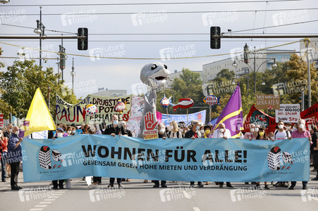 Demo für Mietenstopp und Mietendeckel in Berlin