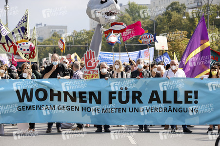 Demo für Mietenstopp und Mietendeckel in Berlin