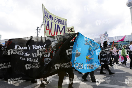 Demo für Mietenstopp und Mietendeckel in Berlin