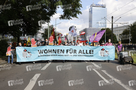 Demo für Mietenstopp und Mietendeckel in Berlin