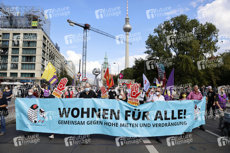 Demo für Mietenstopp und Mietendeckel in Berlin