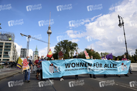 Demo für Mietenstopp und Mietendeckel in Berlin