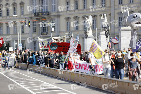 Demo für Mietenstopp und Mietendeckel in Berlin