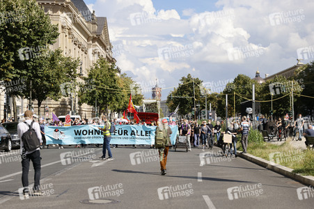 Demo für Mietenstopp und Mietendeckel in Berlin