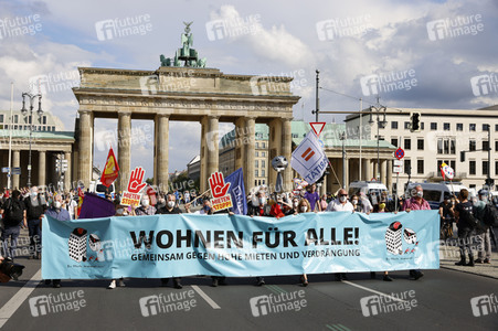 Demo für Mietenstopp und Mietendeckel in Berlin