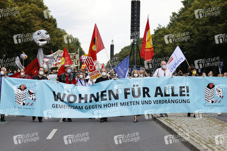 Demo für Mietenstopp und Mietendeckel in Berlin