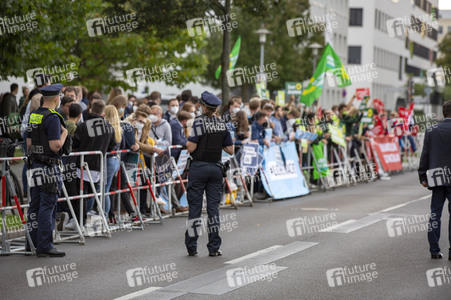 Triell - Dreikampf ums Kanzleramt in Berlin