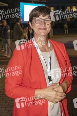 Triell - Dreikampf ums Kanzleramt in Berlin