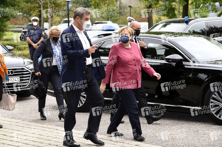 Markus Söder und Angela Merkel in Garching bei München