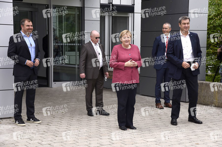 Markus Söder und Angela Merkel in Garching bei München