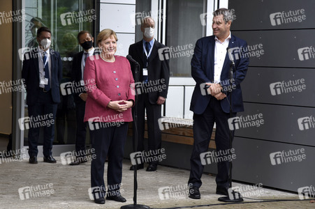 Markus Söder und Angela Merkel in Garching bei München