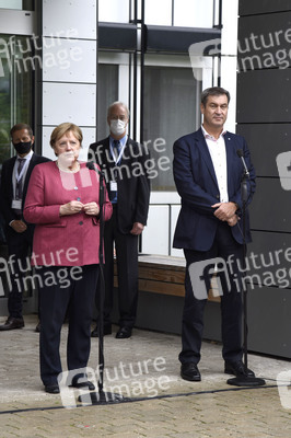Markus Söder und Angela Merkel in Garching bei München