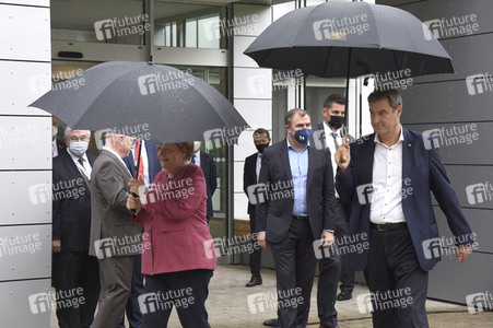Markus Söder und Angela Merkel in Garching bei München