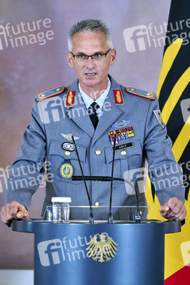 Verleihung des Verdienstkreuzes an Brigadegeneral Jens Arlt in Berlin