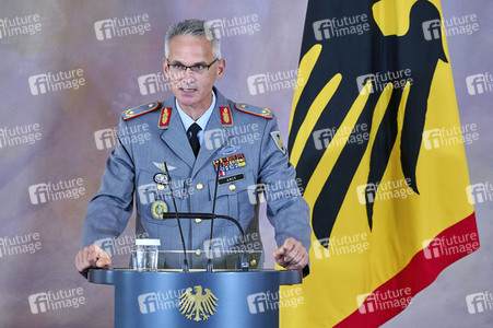 Verleihung des Verdienstkreuzes an Brigadegeneral Jens Arlt in Berlin