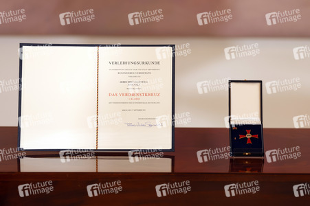 Verleihung des Verdienstkreuzes an Brigadegeneral Jens Arlt in Berlin