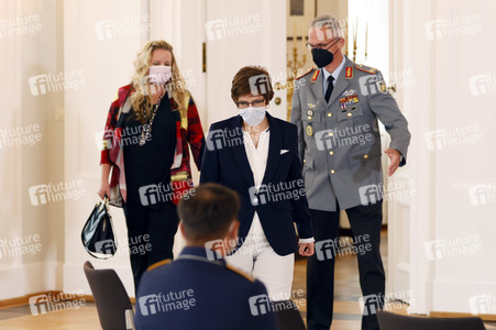 Verleihung des Verdienstkreuzes an Brigadegeneral Jens Arlt in Berlin