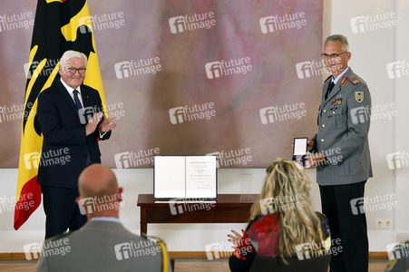 Verleihung des Verdienstkreuzes an Brigadegeneral Jens Arlt in Berlin