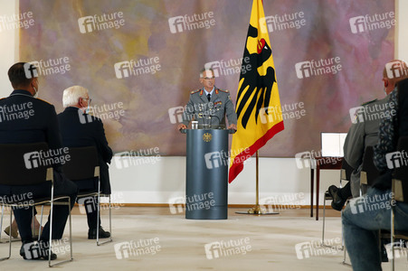 Verleihung des Verdienstkreuzes an Brigadegeneral Jens Arlt in Berlin