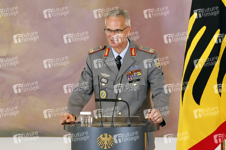 Verleihung des Verdienstkreuzes an Brigadegeneral Jens Arlt in Berlin