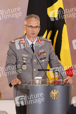 Verleihung des Verdienstkreuzes an Brigadegeneral Jens Arlt in Berlin