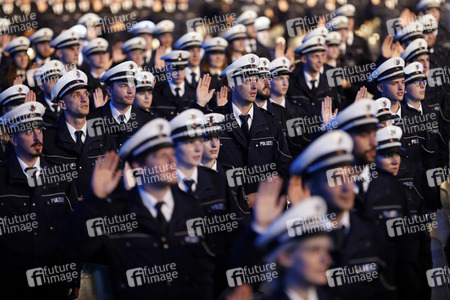 Vereidigungsfeier der Polizei NRW in Köln