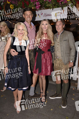 Almauftrieb in der Käfer Schänke in München