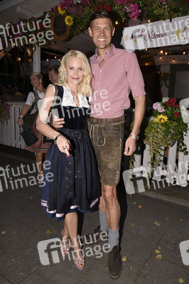 Almauftrieb in der Käfer Schänke in München